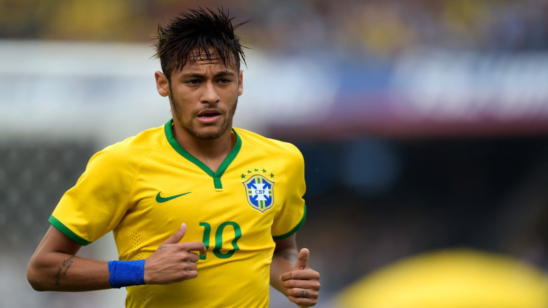 球员的欧冠第一课:学习那些永恒的训练秘诀,欧冠训练用球