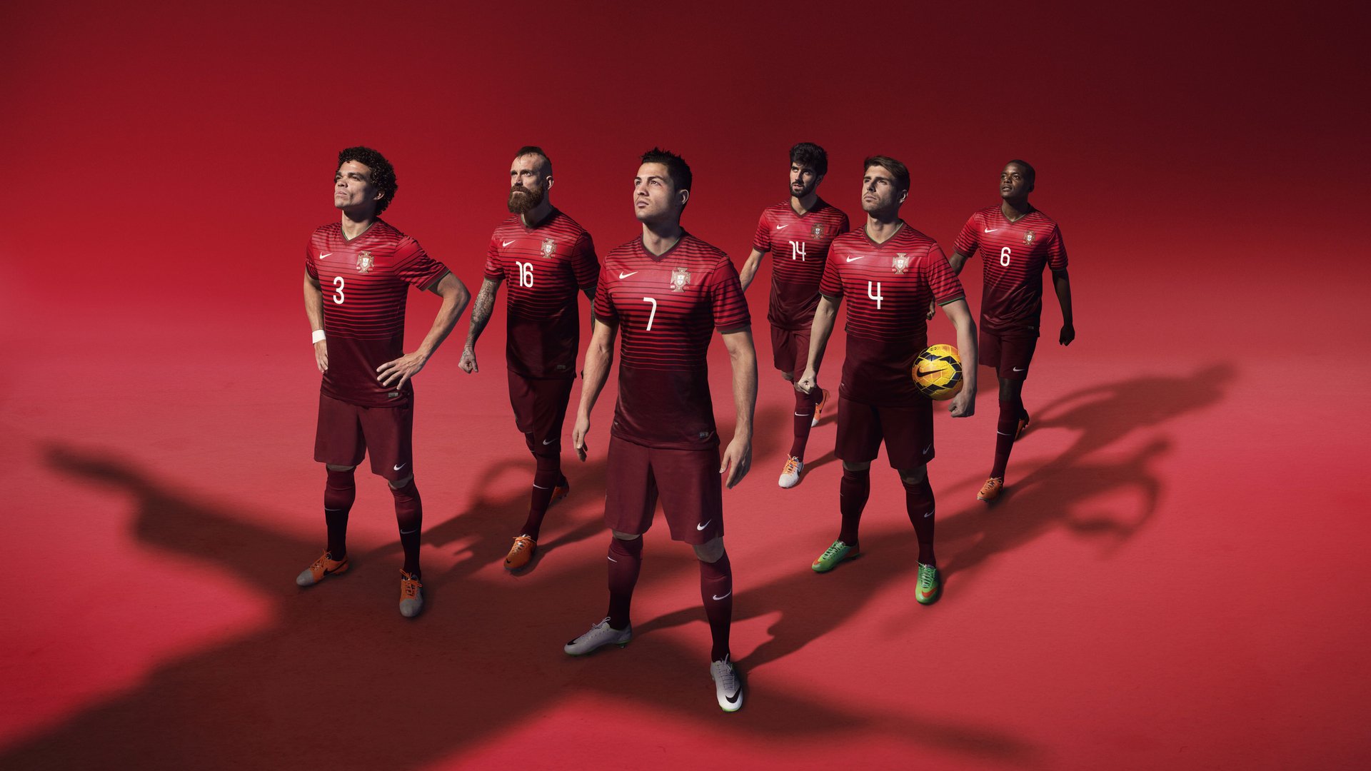 惊险比赛展开,焦灼气氛扑面而来,惊险表演