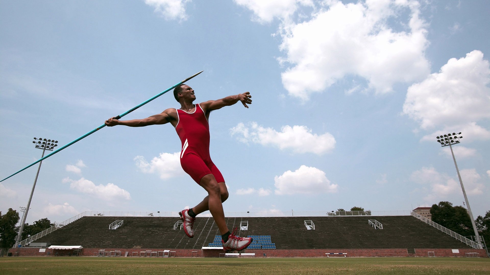 进攻主导权是否逐渐由传统中场向影锋倾斜，进攻性中场